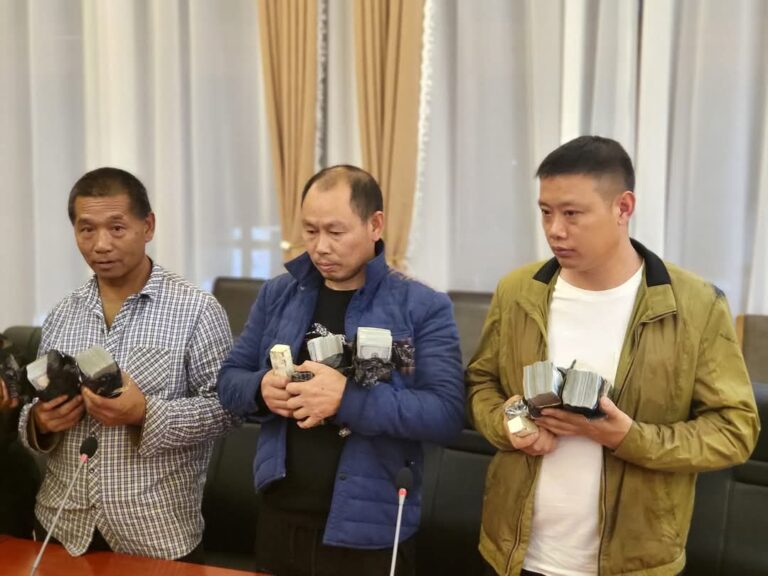 RDC : arrestation de trois Chinois avec de l'or et 800 000 dollars en liquide