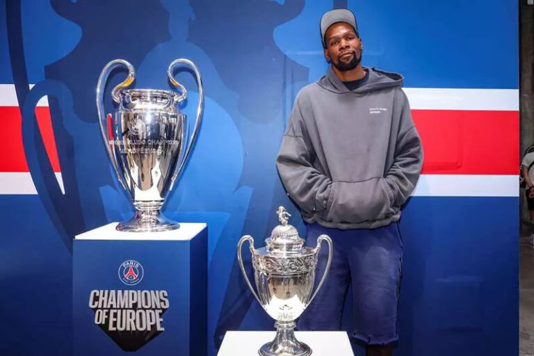Sport : Kevin Durant devient actionnaire direct du PSG avec QSI Sport Kevin Durant devient actionnaire direct du PSG avec QSI