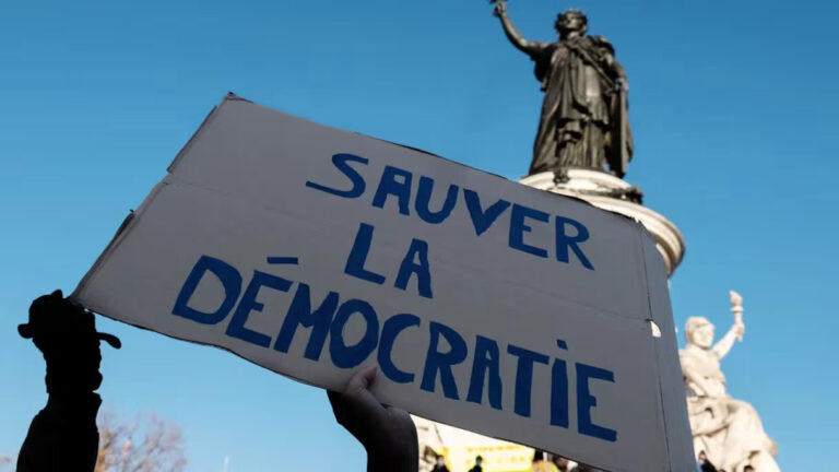 Le recul de la démocratie en Afrique : un phénomène inquiétant Le recul de la démocratie en Afrique un phénomène inquiétant