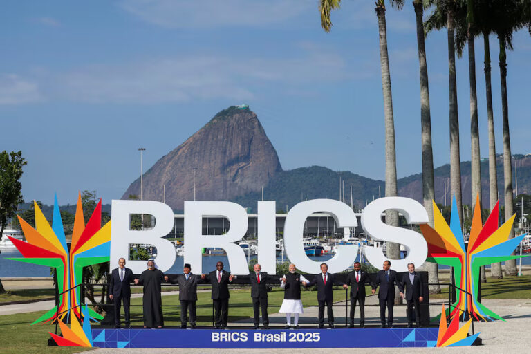 Sommet des BRICS Donald Trump menace et relance la guerre commerciale mondiale