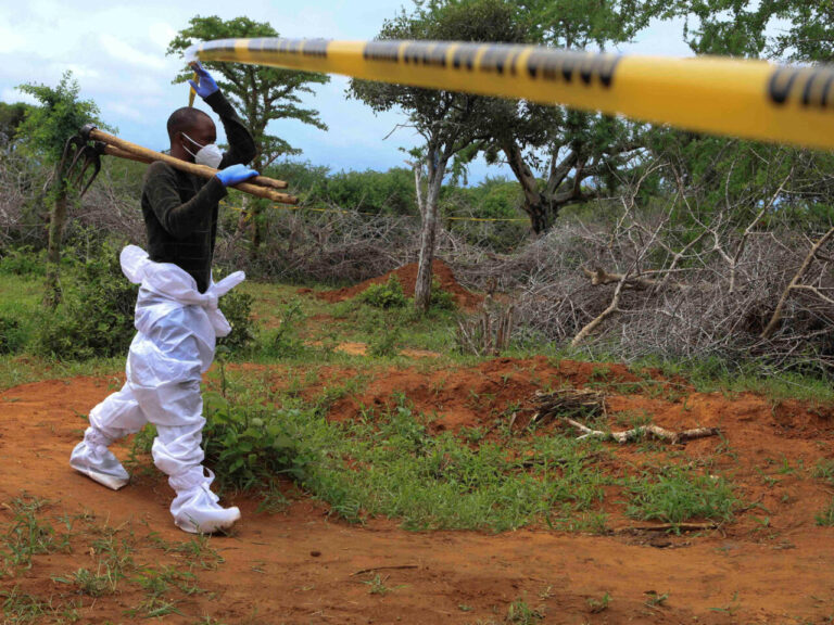 Kenya : un tribunal ordonne l'exhumation de corps liés à une secte