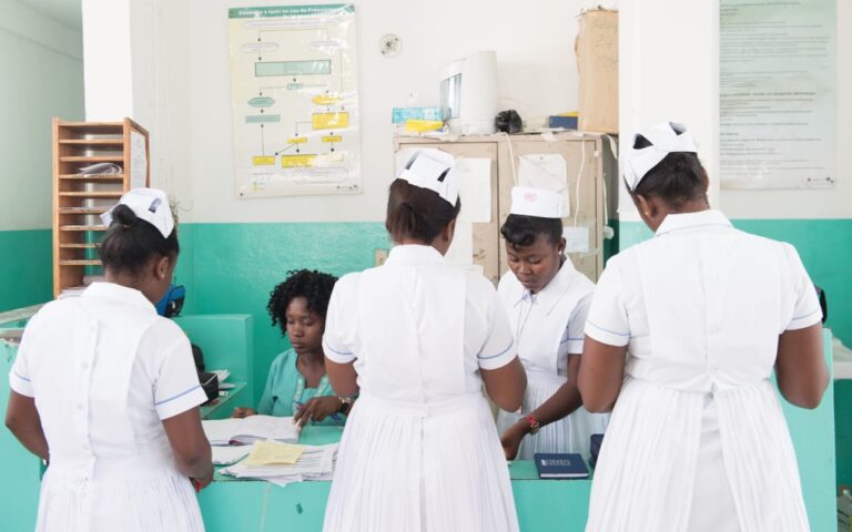 Nigeria : Les infirmières suspendent leur grève après un accord