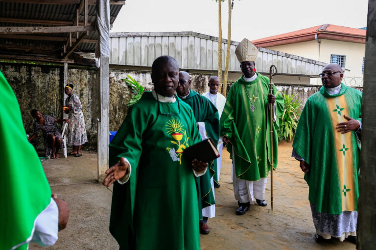 Élections au Cameroun l’Église appelle à la paix après la proclamation contestée